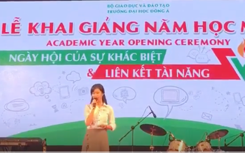 Sinh Viên khoa Du lịch tự tin hùng biện trước đám đông